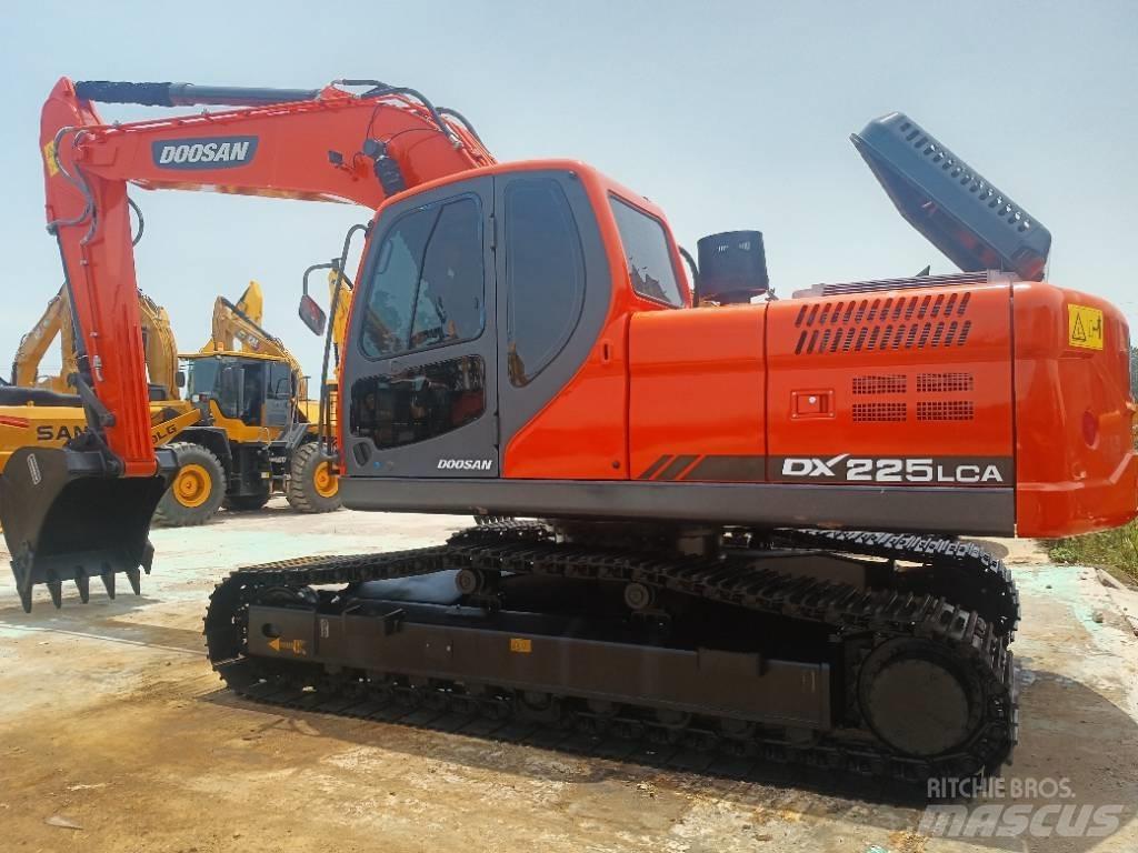 Doosan DX 225 LCA Bagri goseničarji