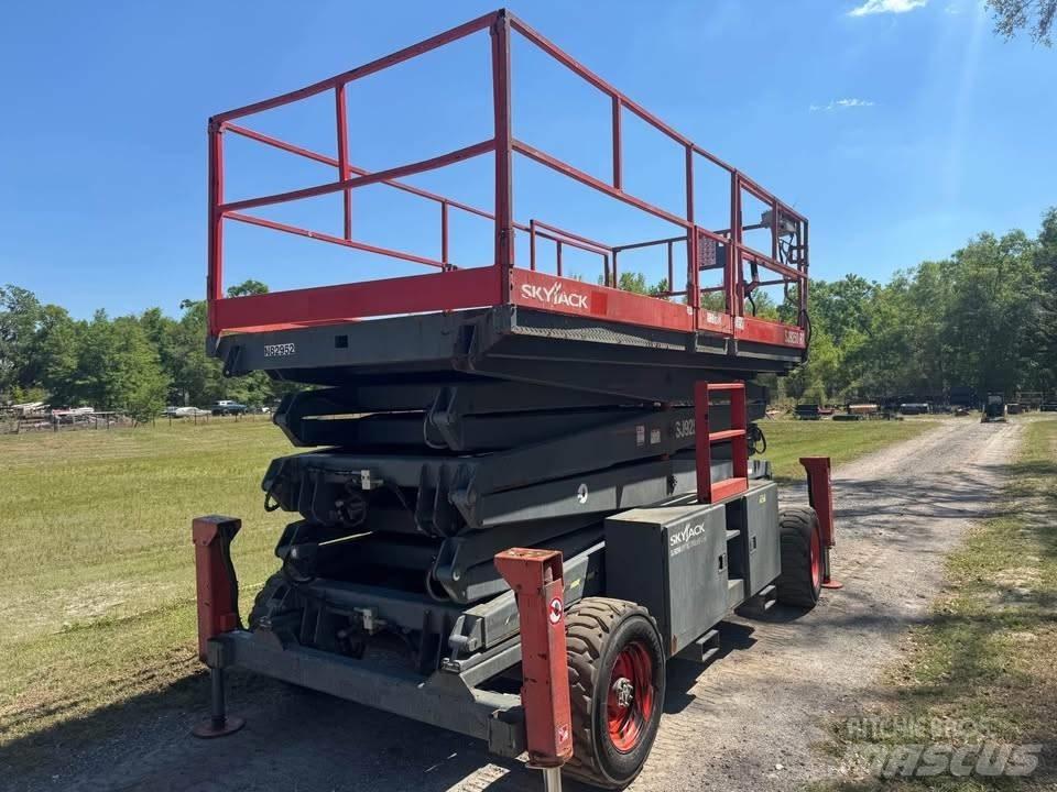 SkyJack SJ 9250 RT Škarjaste dvižne ploščadi