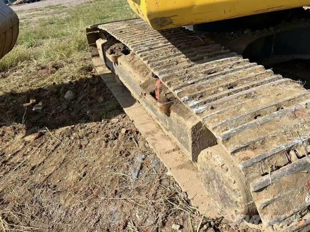 Komatsu PC 200 Bagri goseničarji