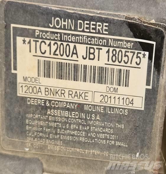 John Deere 1200 A Obračalniki za pesek