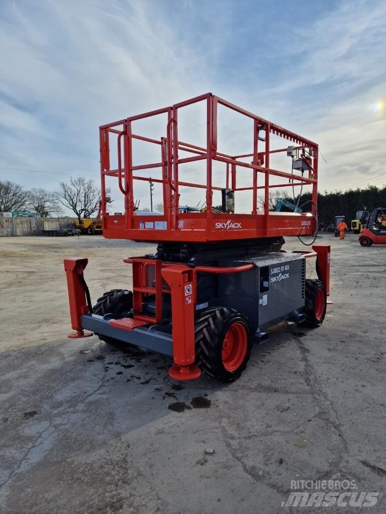 SkyJack SJ 6832 RT Škarjaste dvižne ploščadi