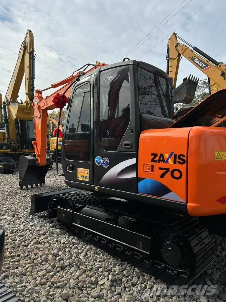 Hitachi 70 Bagri goseničarji