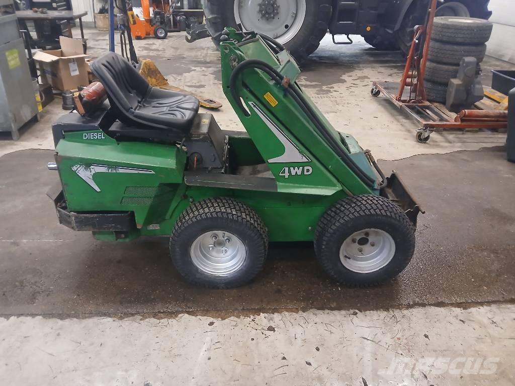 Avant 320 Večnamenski nakladalci