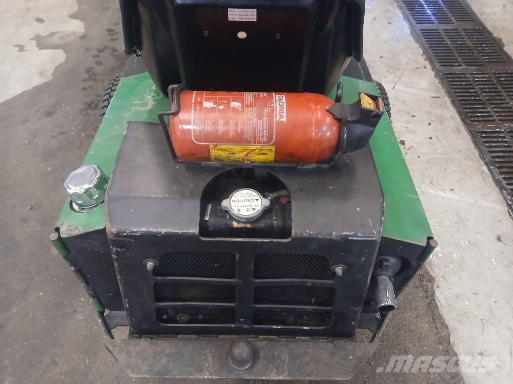 Avant 320 Večnamenski nakladalci