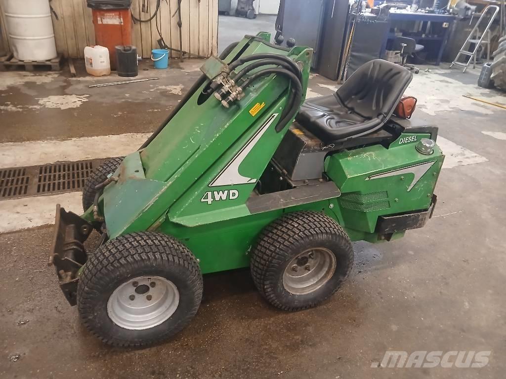 Avant 320 Večnamenski nakladalci