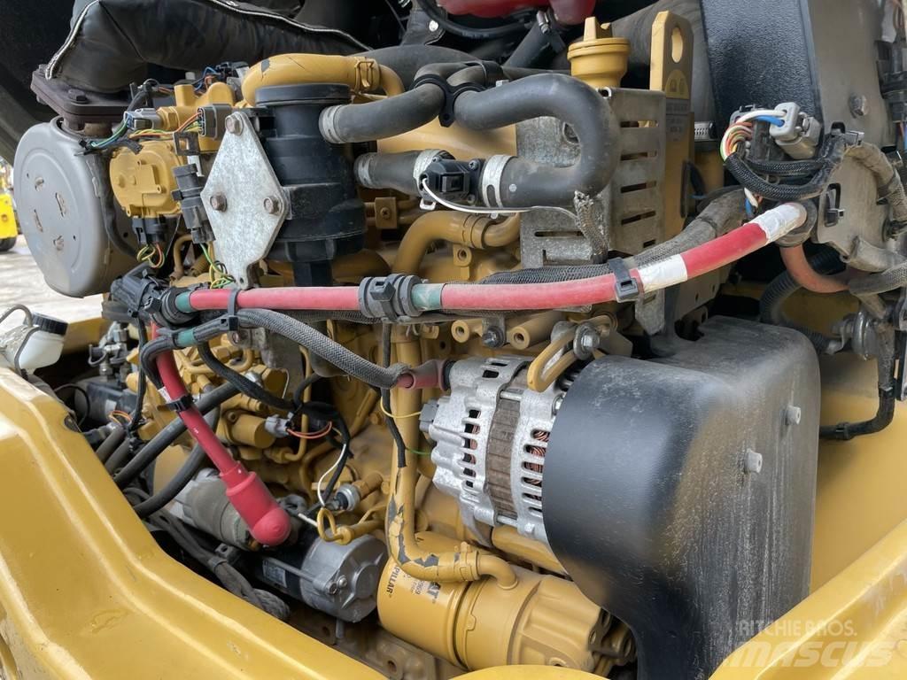 CAT 907M Kolesni nakladalci