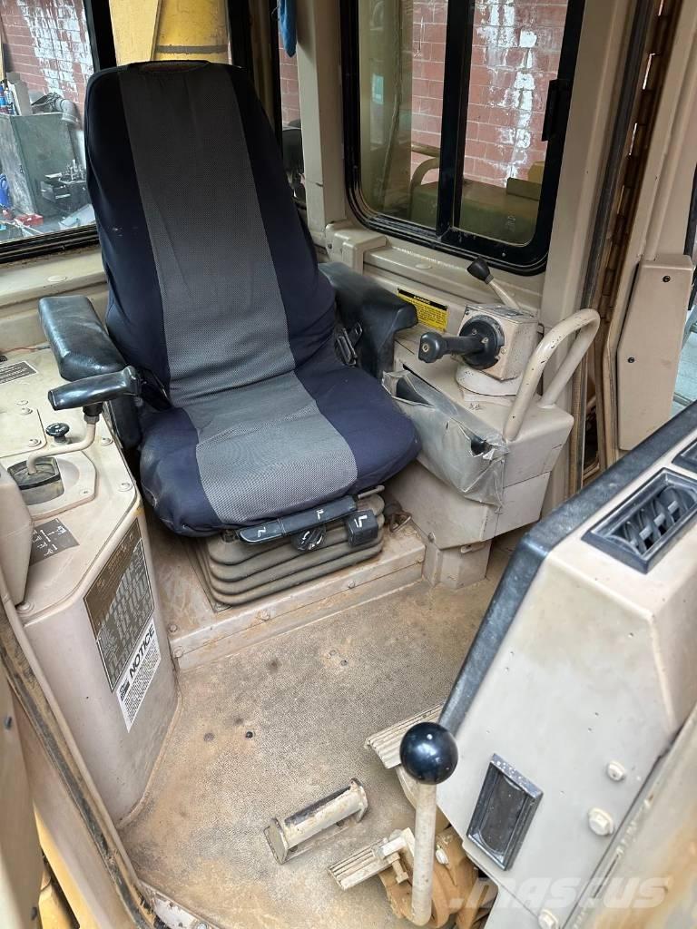 CAT D 6 H II Buldožerji goseničarji