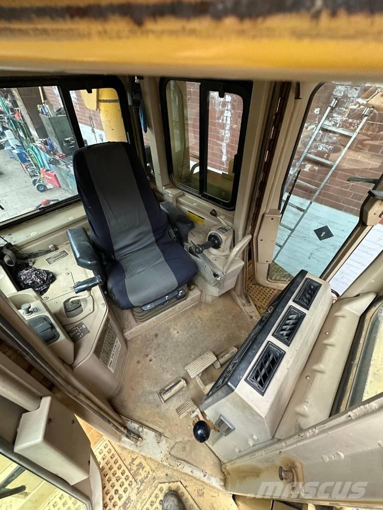 CAT D 6 H II Buldožerji goseničarji