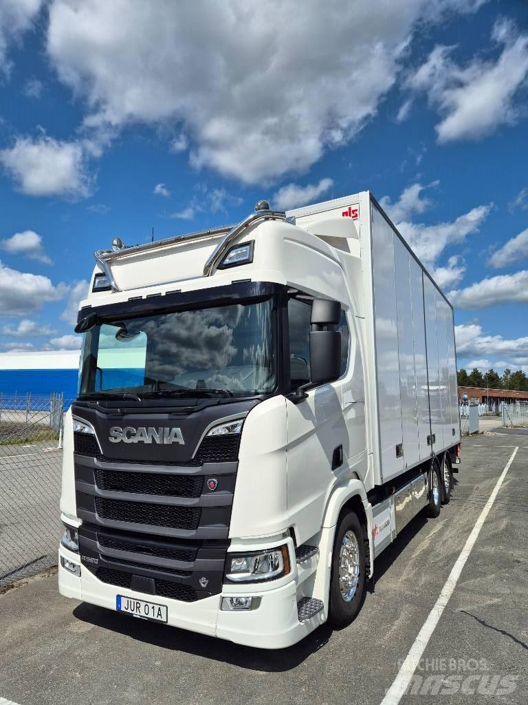 Scania R 590 Tovornjaki zabojniki