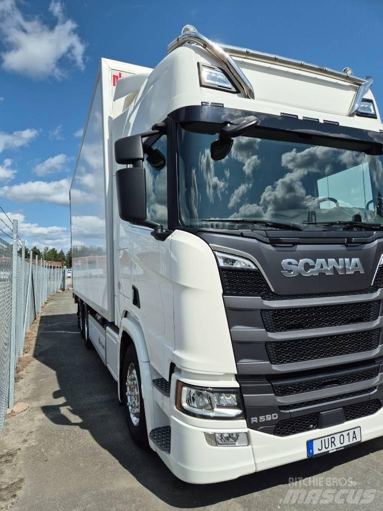 Scania R 590 Tovornjaki zabojniki