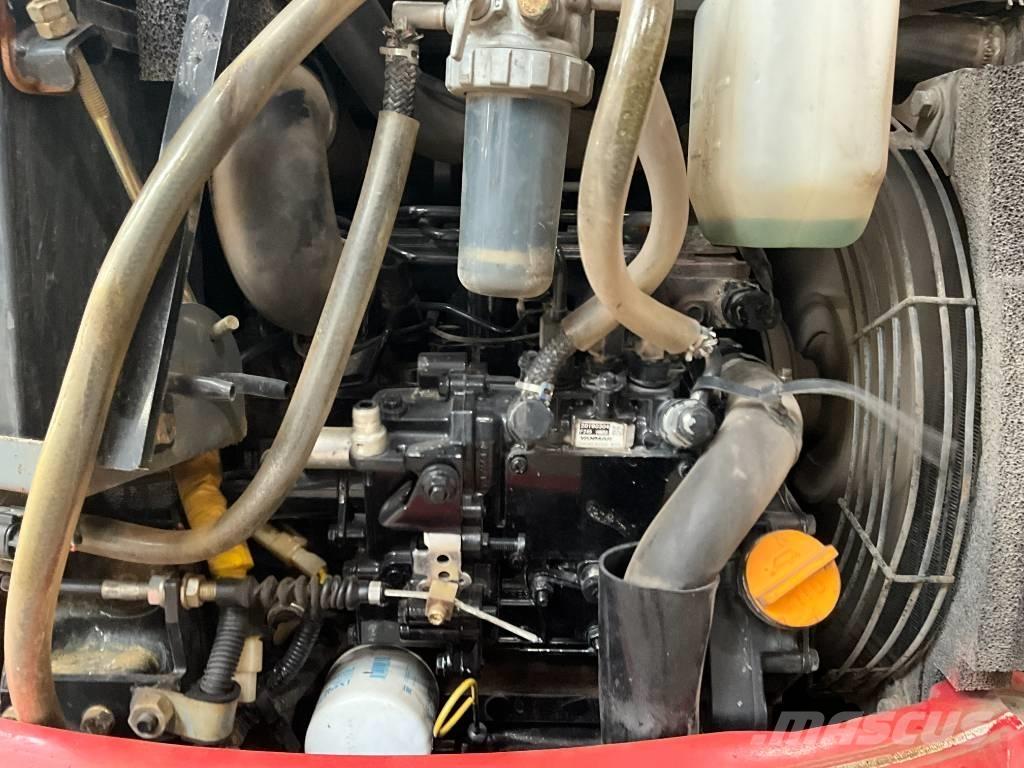 Takeuchi TB 215 R Mini bagri <7t