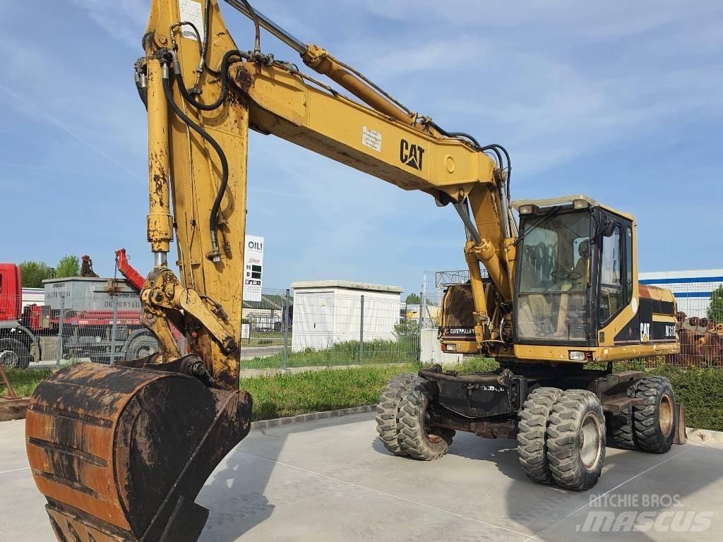 CAT M 318 Bagri na kolesih