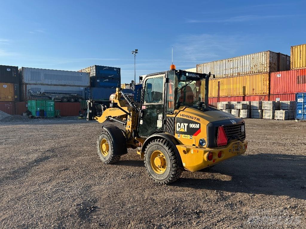 CAT 906M Kolesni nakladalci