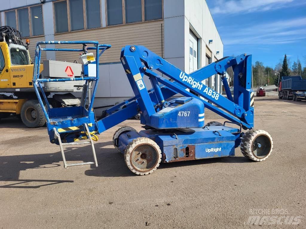 UpRight AB38N Zglobne dvižne ploščadi