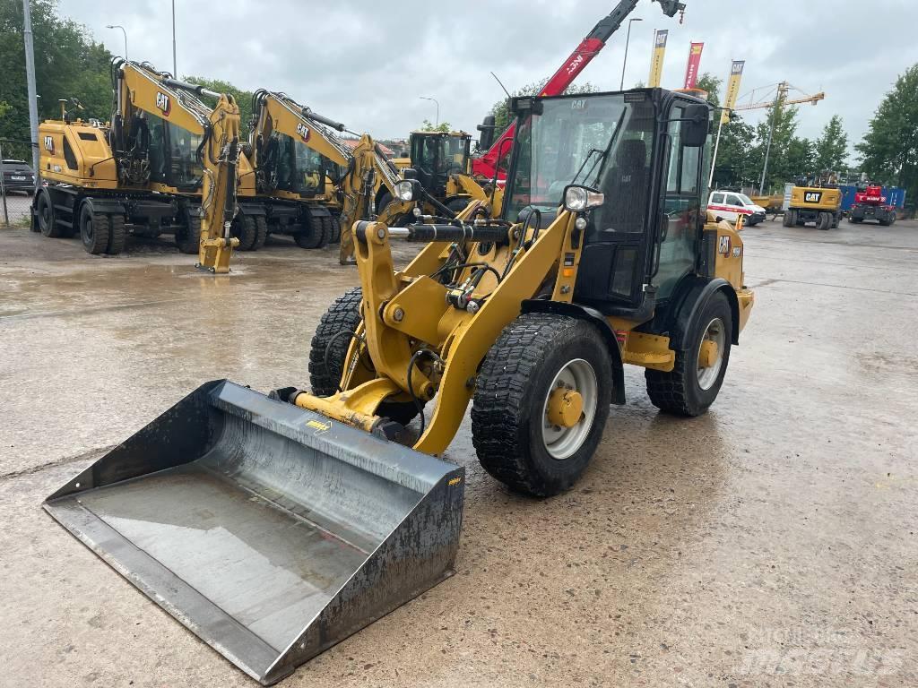 CAT 906 M Kolesni nakladalci