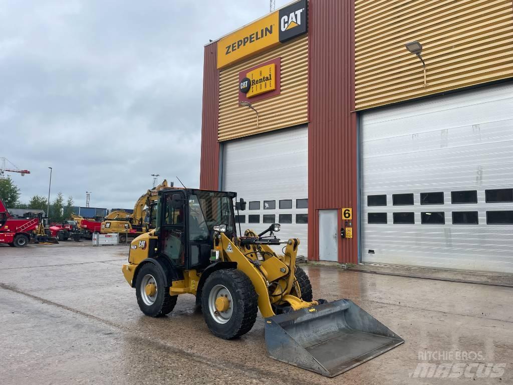 CAT 906 M Kolesni nakladalci