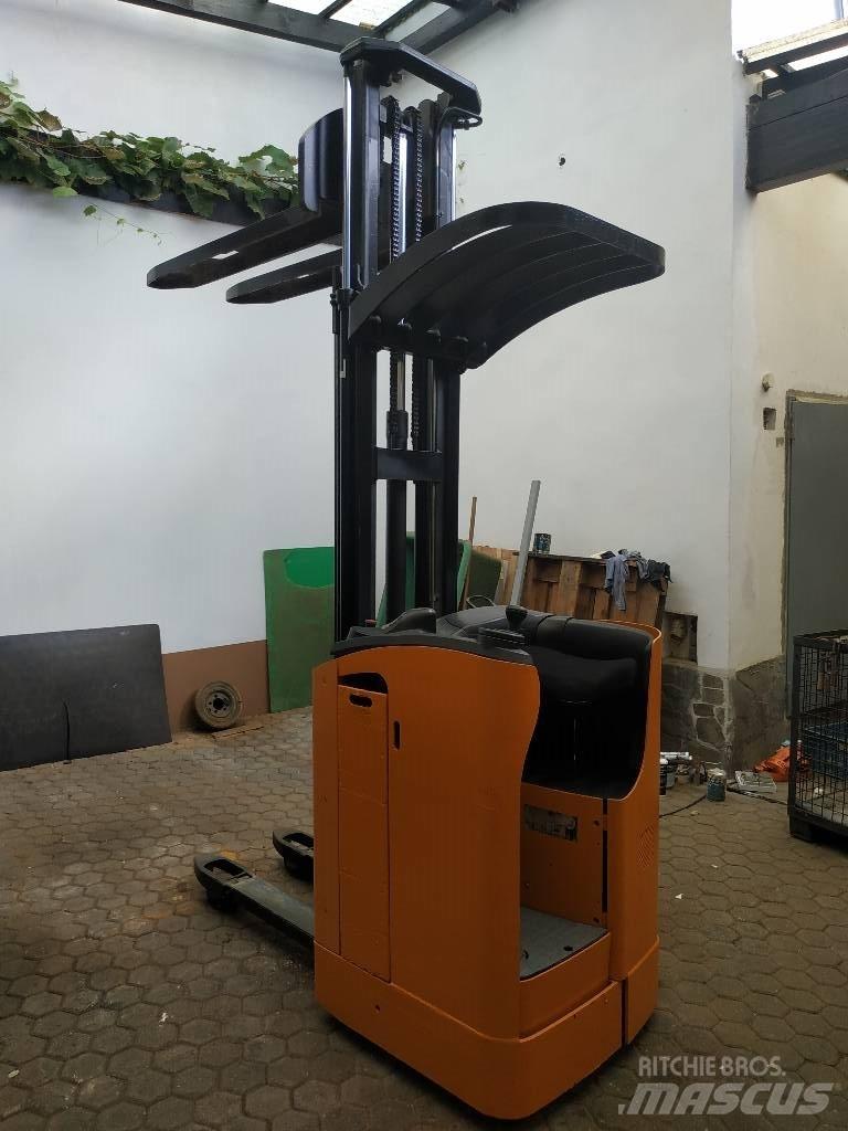 Still Aufsitzstapler Električni viličarji