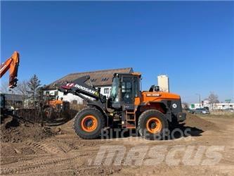 Doosan DL 220 Kolesni nakladalci