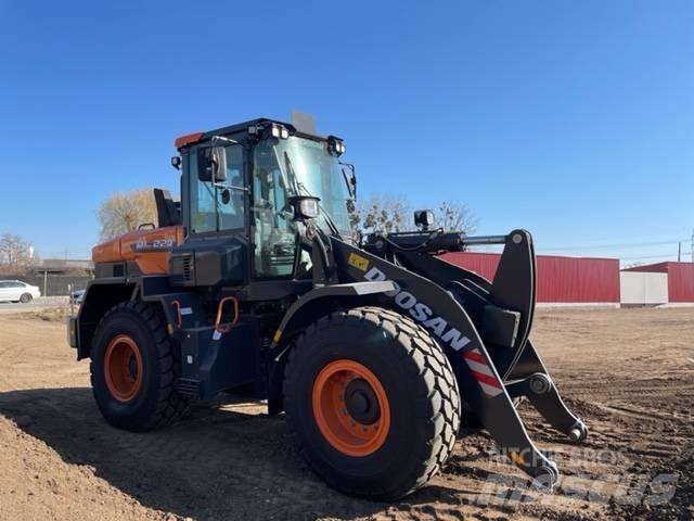 Doosan DL 220 Kolesni nakladalci