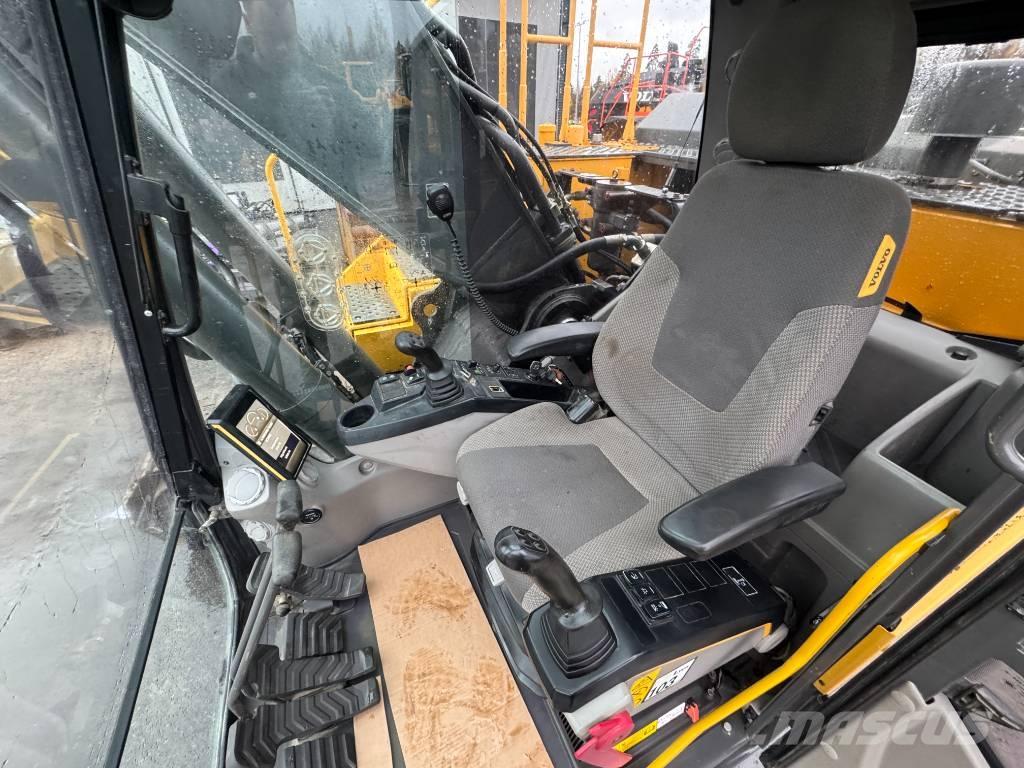 Volvo EC 300 E Bagri goseničarji