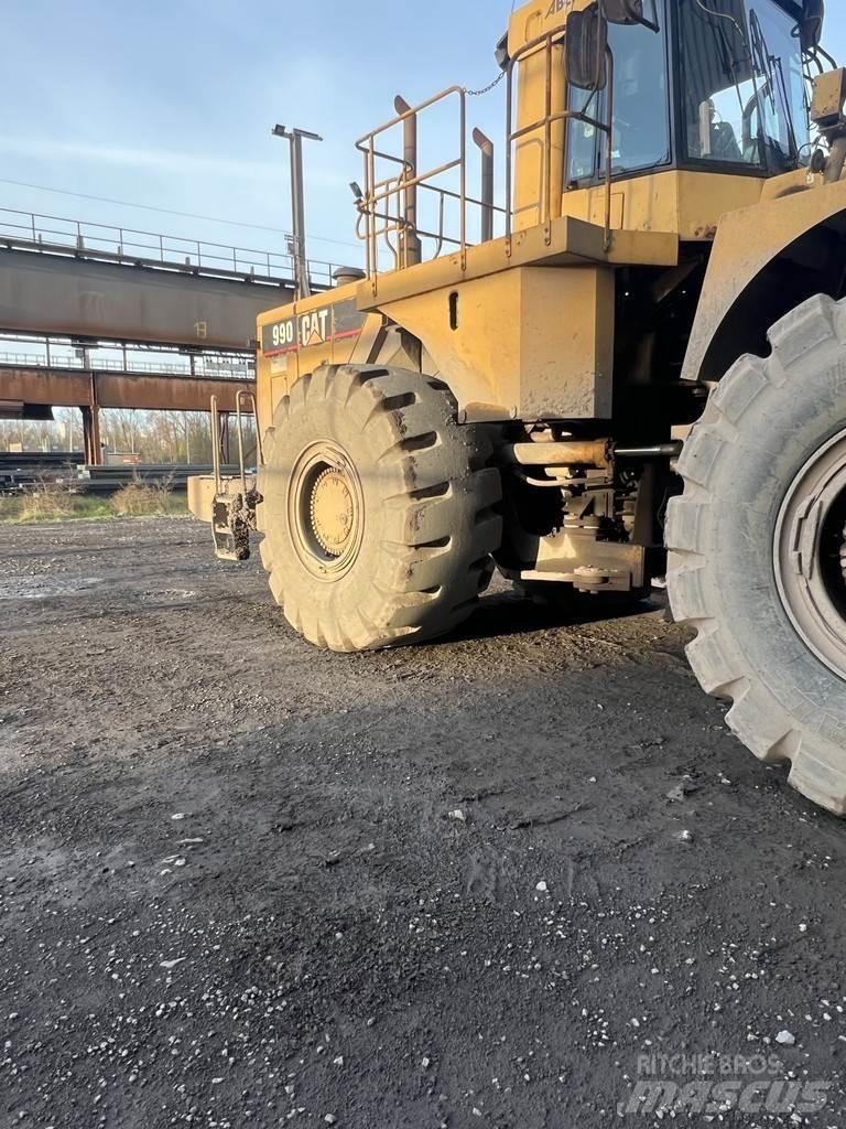 CAT 990 Kolesni nakladalci