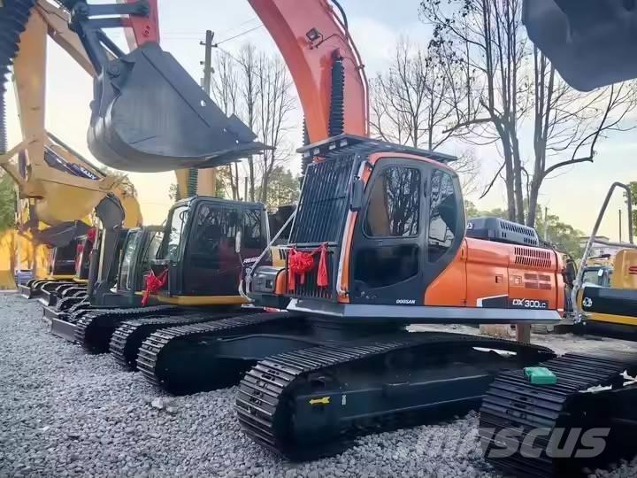 Doosan DX 300 LC Bagri goseničarji