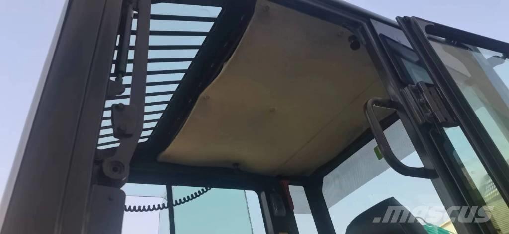 Komatsu 56-7 Bagri goseničarji
