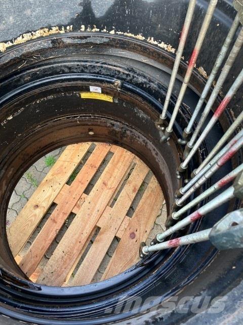  - - - 650/65X42 Gume, kolesa in platišča