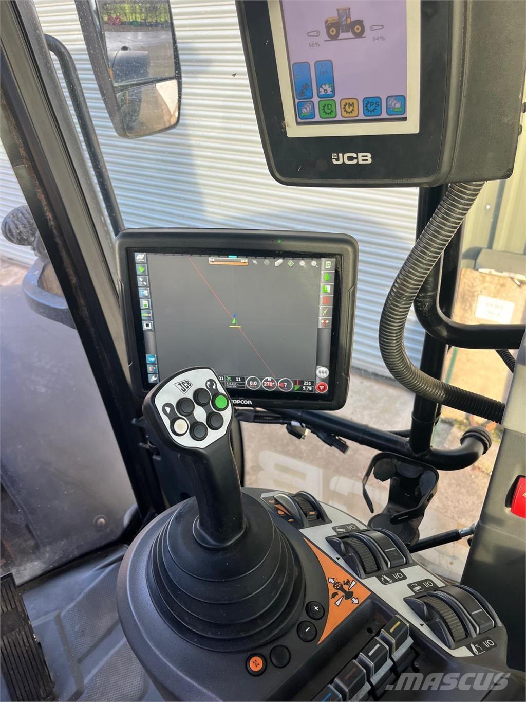 JCB Fastrac 4220 Traktorji