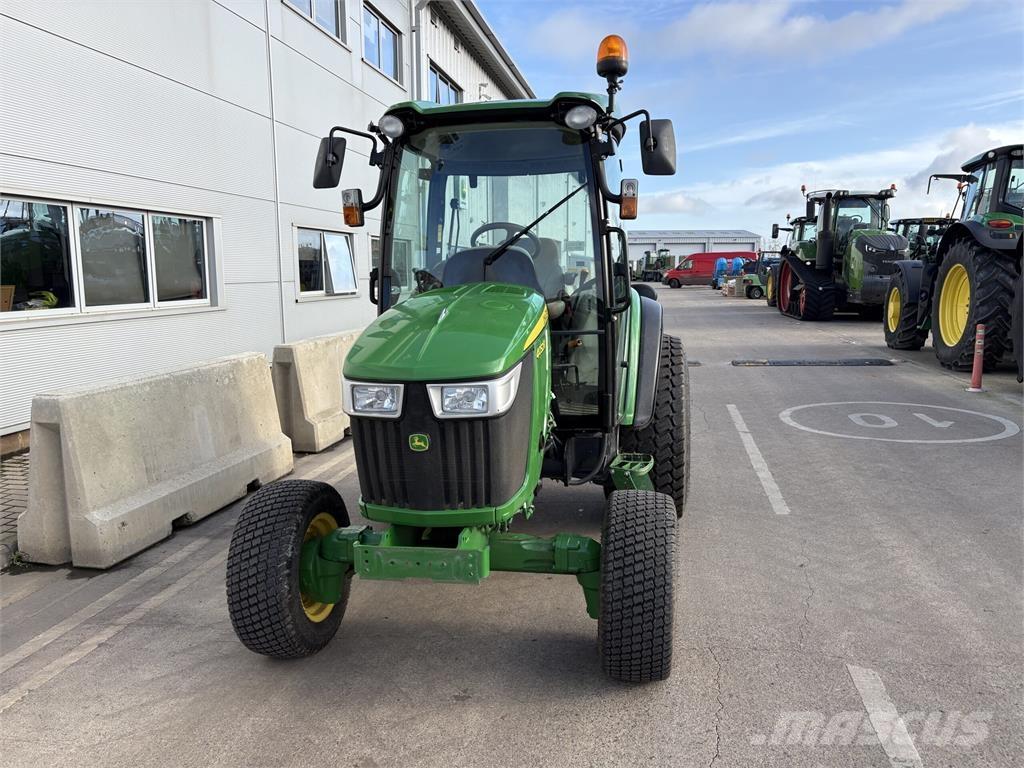 John Deere 4052R Manjši traktorji