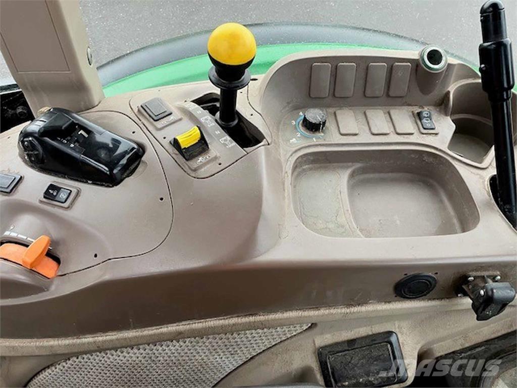John Deere 5115M Traktorji