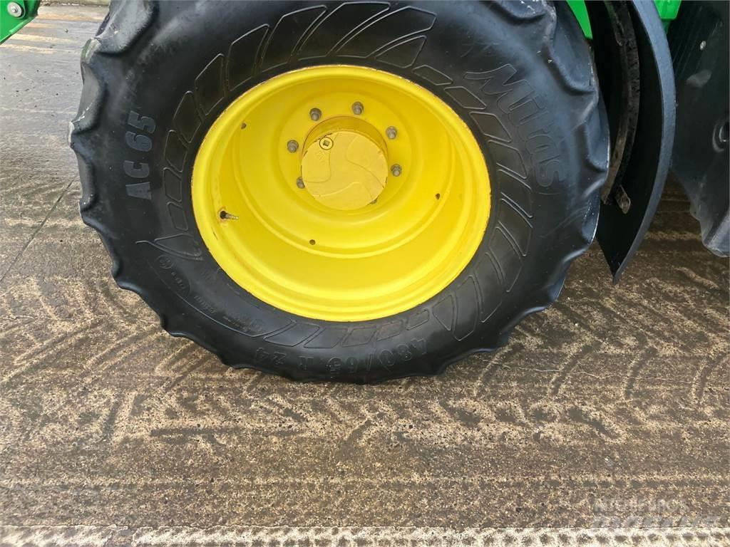 John Deere 6120M Traktorji