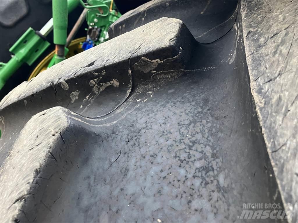 John Deere 6215R Traktorji