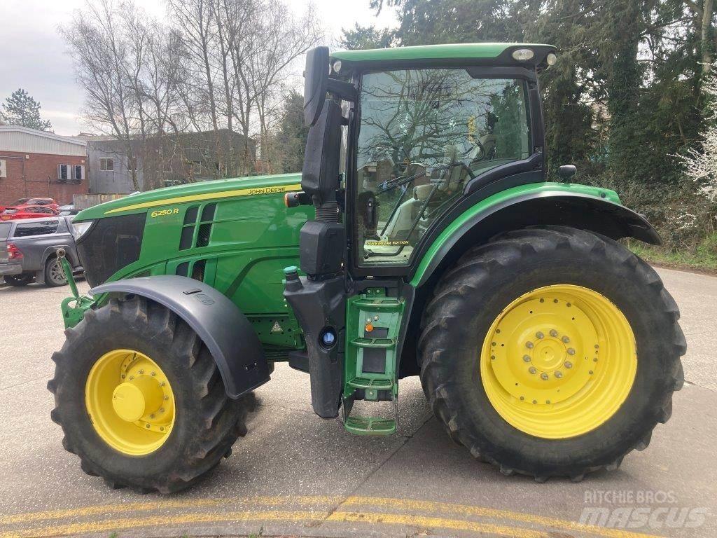 John Deere 6250R Traktorji