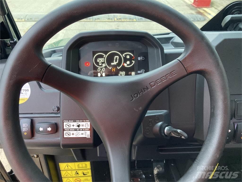 John Deere XUV875M Pomožni stroji