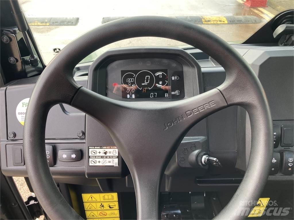 John Deere XUV875M Pomožni stroji