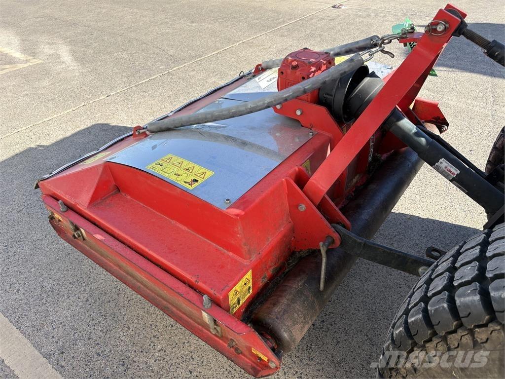 Trimax Striker 150 Priključne in vlečne kosilnice