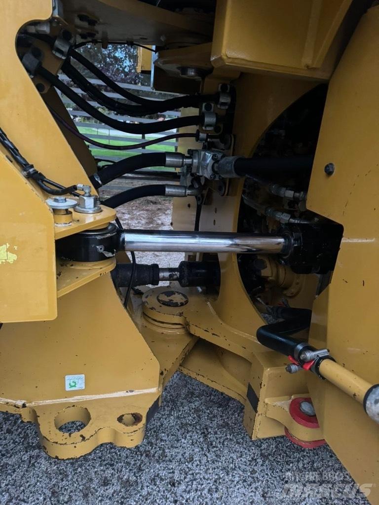 CAT 972 M Kolesni nakladalci