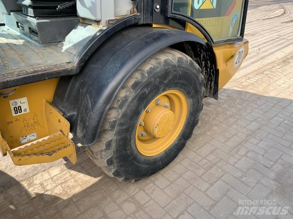 CAT 906 M Kolesni nakladalci