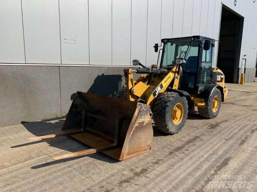 CAT 906 M Kolesni nakladalci