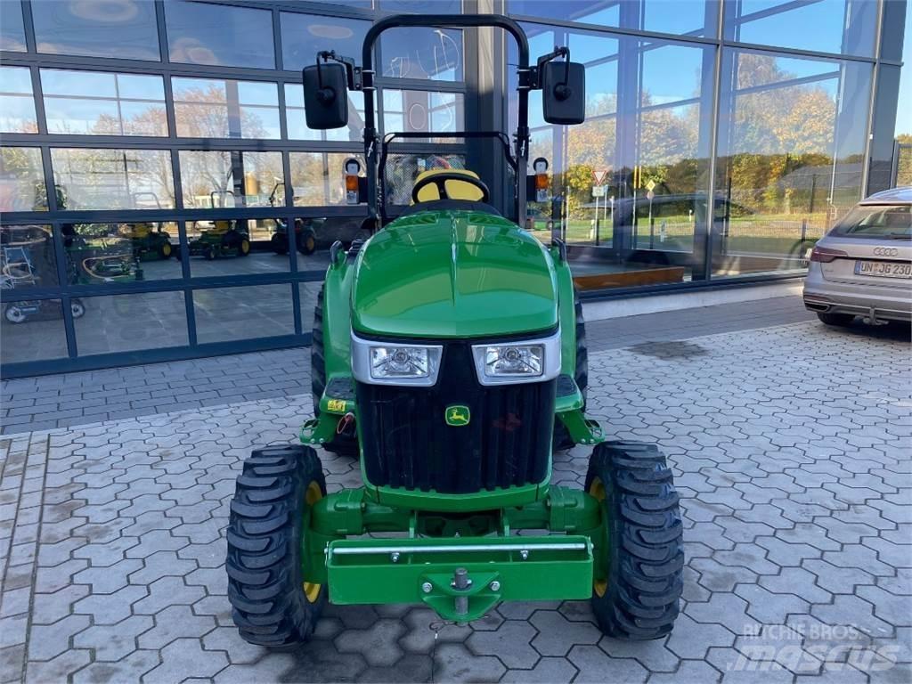 John Deere 3046R Traktorji