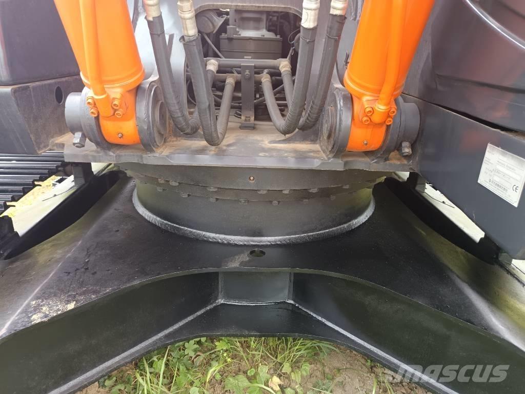 Hitachi ZX 210 Bagri goseničarji