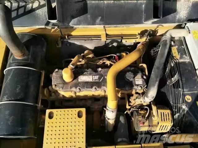 CAT 324 Bagri goseničarji