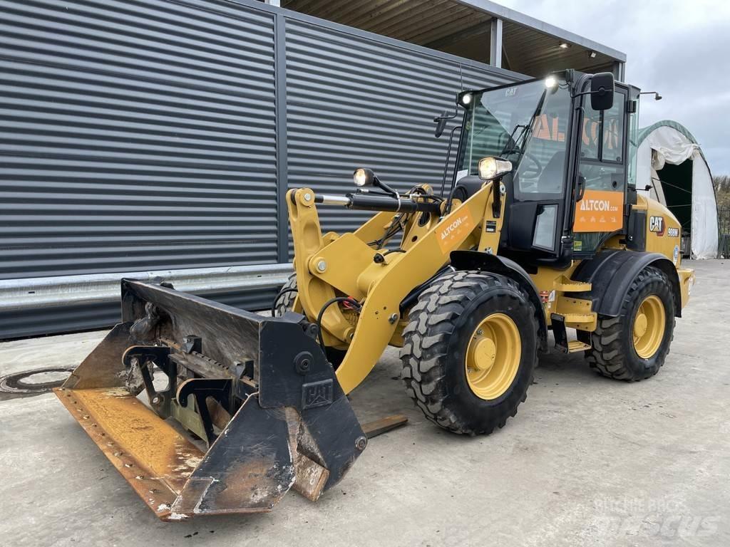 CAT 908M Kolesni nakladalci