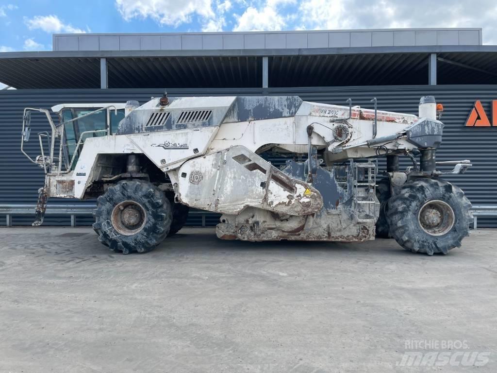 Wirtgen WR 240I Stroji za recikliranje asfalta
