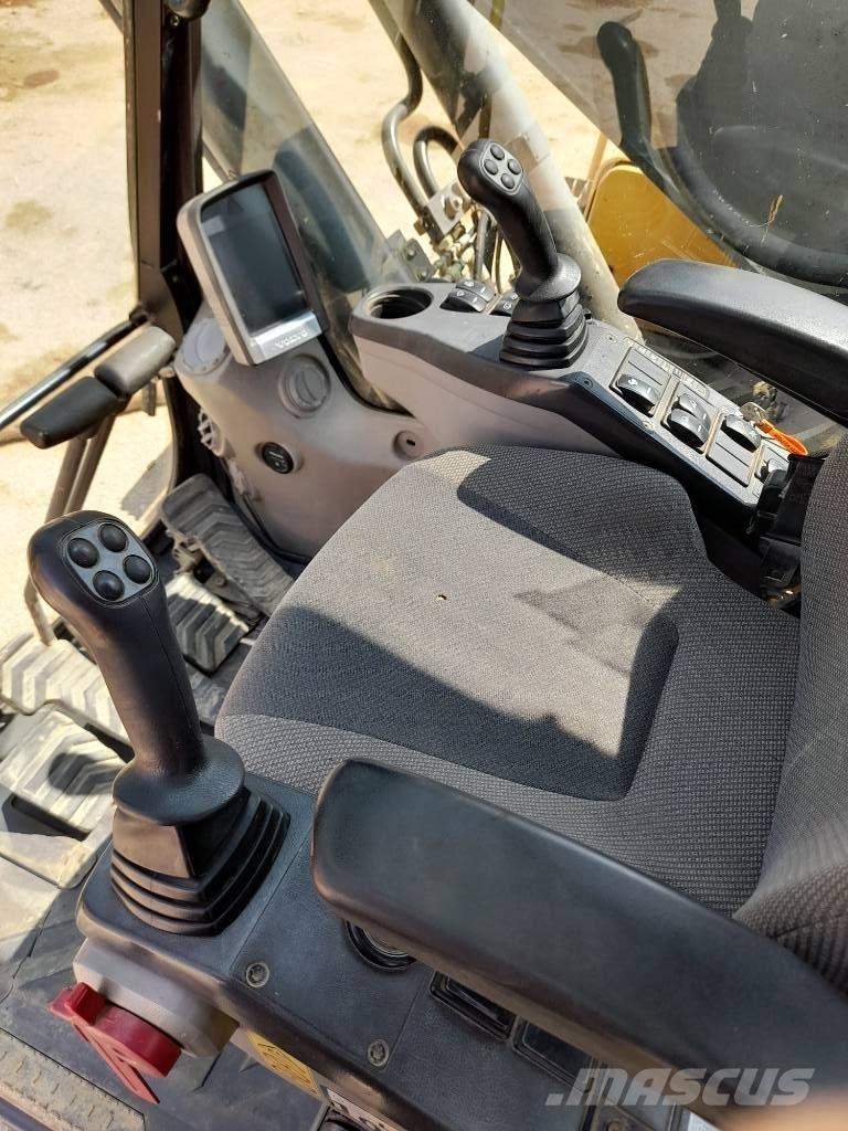 Volvo EC 250 D L Bagri goseničarji