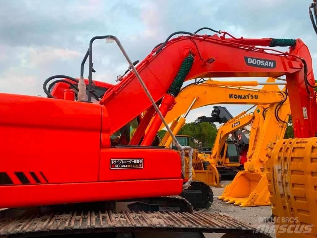 Doosan DX 225 LC Bagri goseničarji