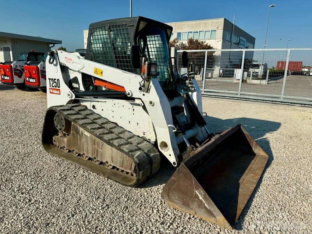 Bobcat T 250 Nakladalci goseničarji