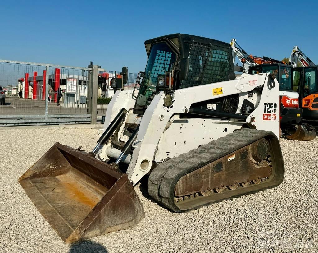 Bobcat T 250 Nakladalci goseničarji
