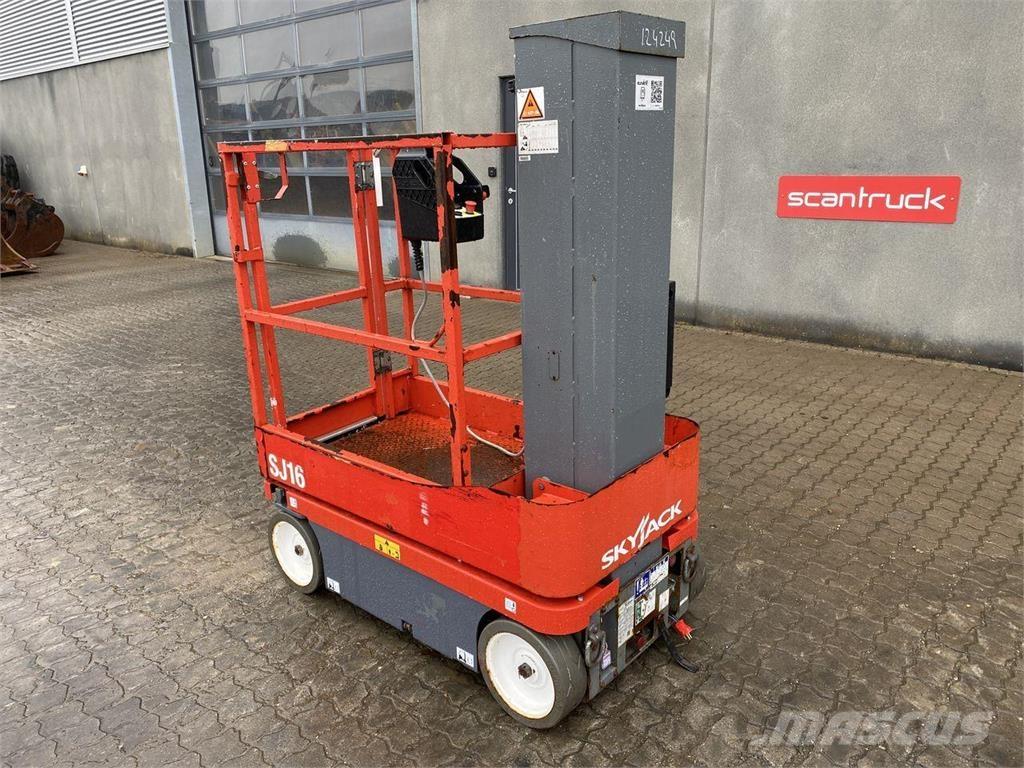 SkyJack SJ16 Vertikalna dvigala